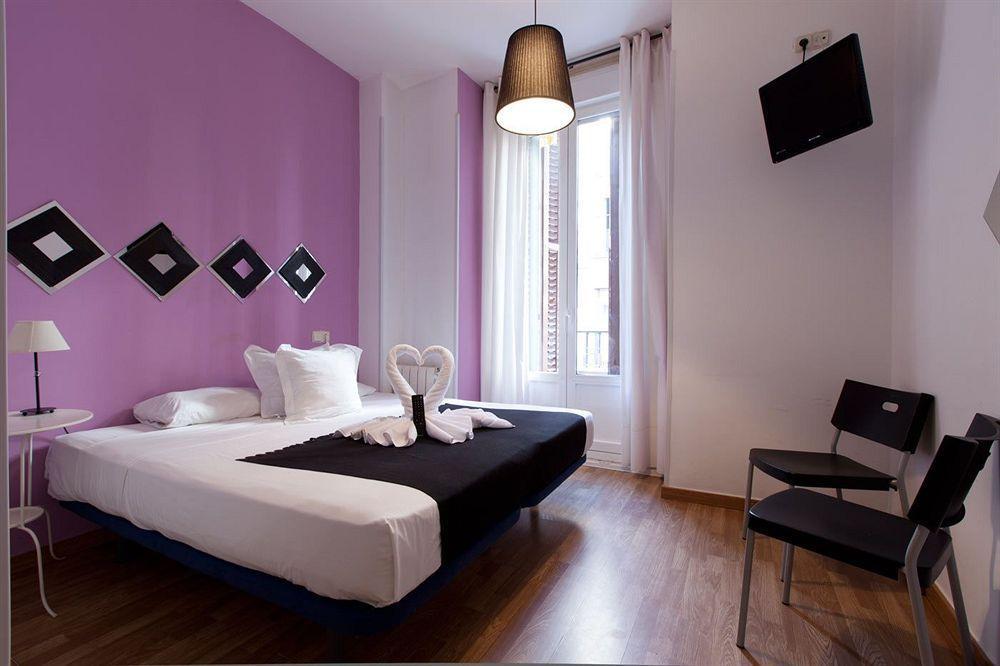 Thc Gran Via Hostel Madrid Exterior photo